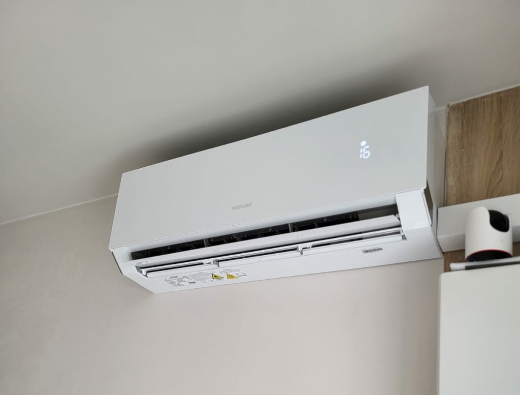 Klimatyzator ścienny Sinclair zamontowany przez KTI Technika Grzewcza